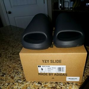 Yeezy Slides Blk Size 9